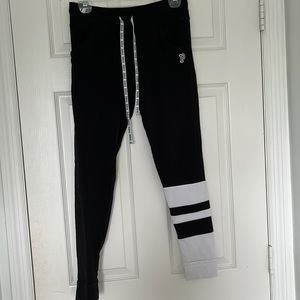 Pink brand yoga pants black and white size medium